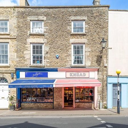 Light And Central Apartment Above Knead Bakery Tetbury Esterno foto