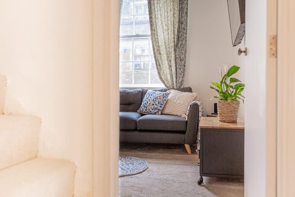 Light And Central Apartment Above Knead Bakery Tetbury Esterno foto