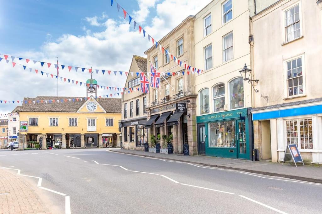 Light And Central Apartment Above Knead Bakery Tetbury Esterno foto