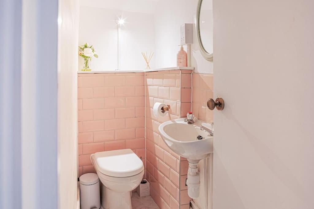 Light And Central Apartment Above Knead Bakery Tetbury Esterno foto