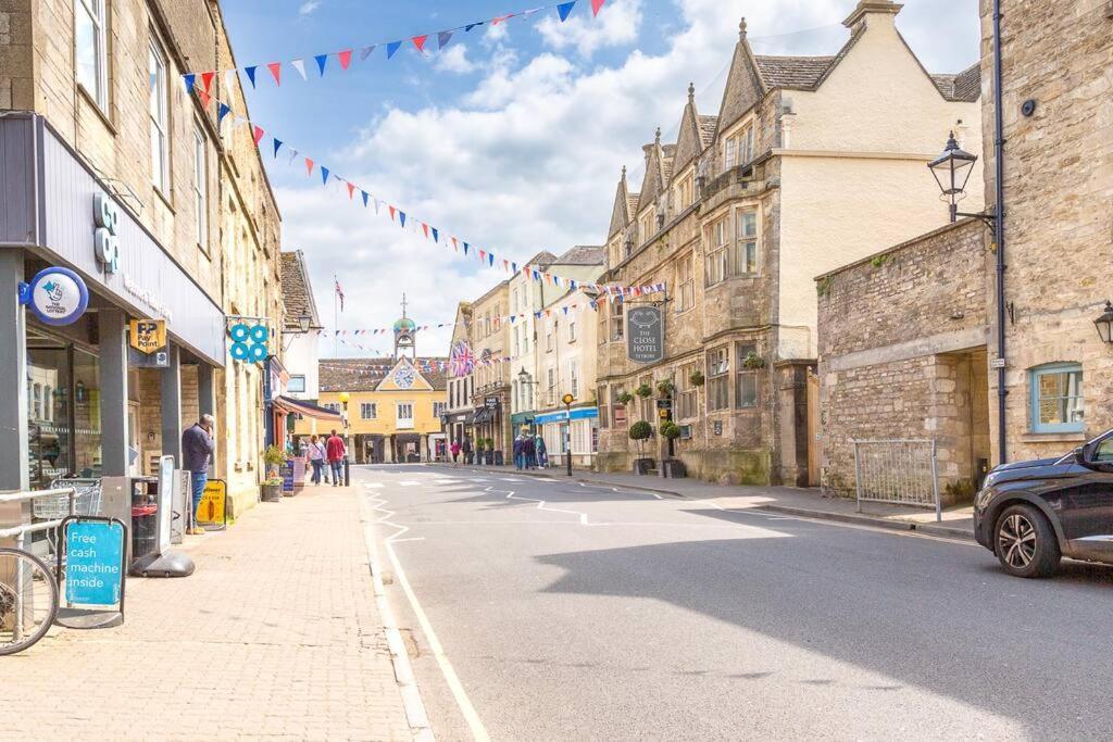Light And Central Apartment Above Knead Bakery Tetbury Esterno foto